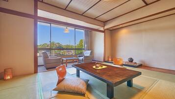 In-room safe, desk, free WiFi, bed sheets