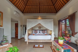 Honeymoon-Villa, eigener Pool | Hochwertige Bettwaren, Minibar, Zimmersafe, Schreibtisch