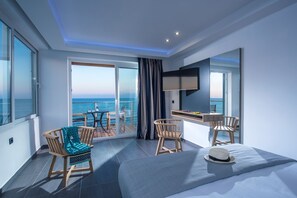 Junior Suite Sea Front | Hypo-allergenic bedding, in-room safe, desk, laptop workspace