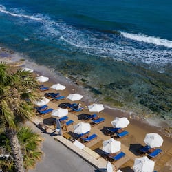 Playa privada, camastros, sombrillas y toallas de playa
