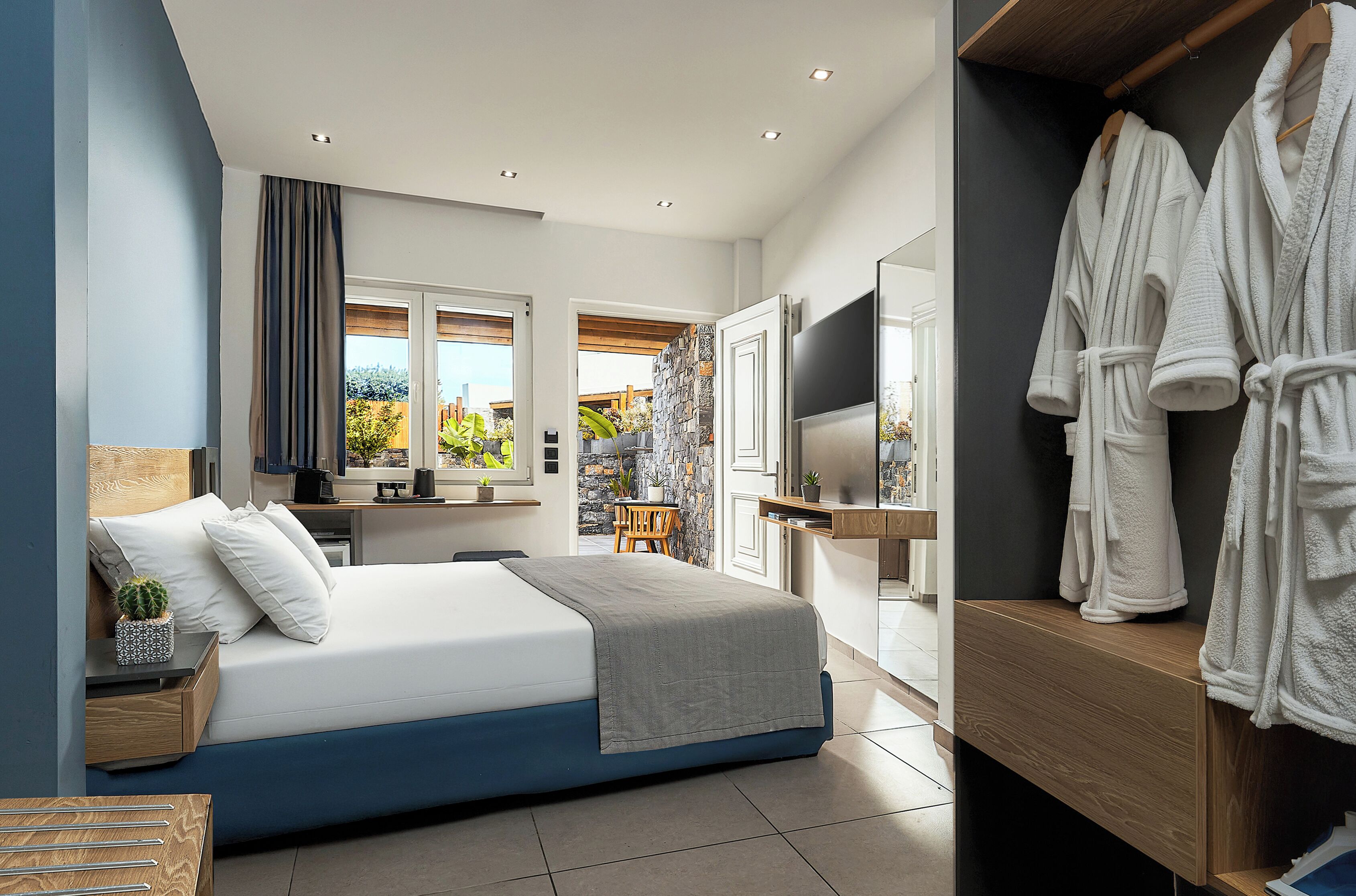 Lux Studio with Jacuzzi | Allergikerbettwaren, Zimmersafe, Schreibtisch