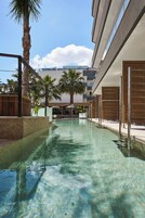 Premium Room Swim-Up | Ropa de cama hipoalergénica, caja fuerte, escritorio