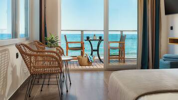 Junior Suite Sea Front | Beach/ocean view
