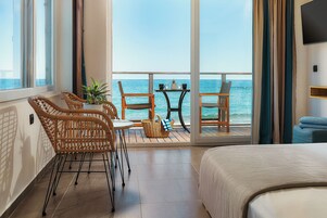 Junior Suite Sea Front | Beach/ocean view