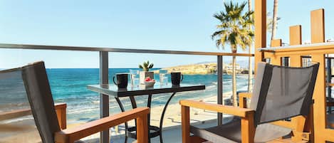 Junior Suite Sea Front | Terrace/patio