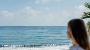 Deluxe suite, uitzicht op zee | Dineren in de kamer