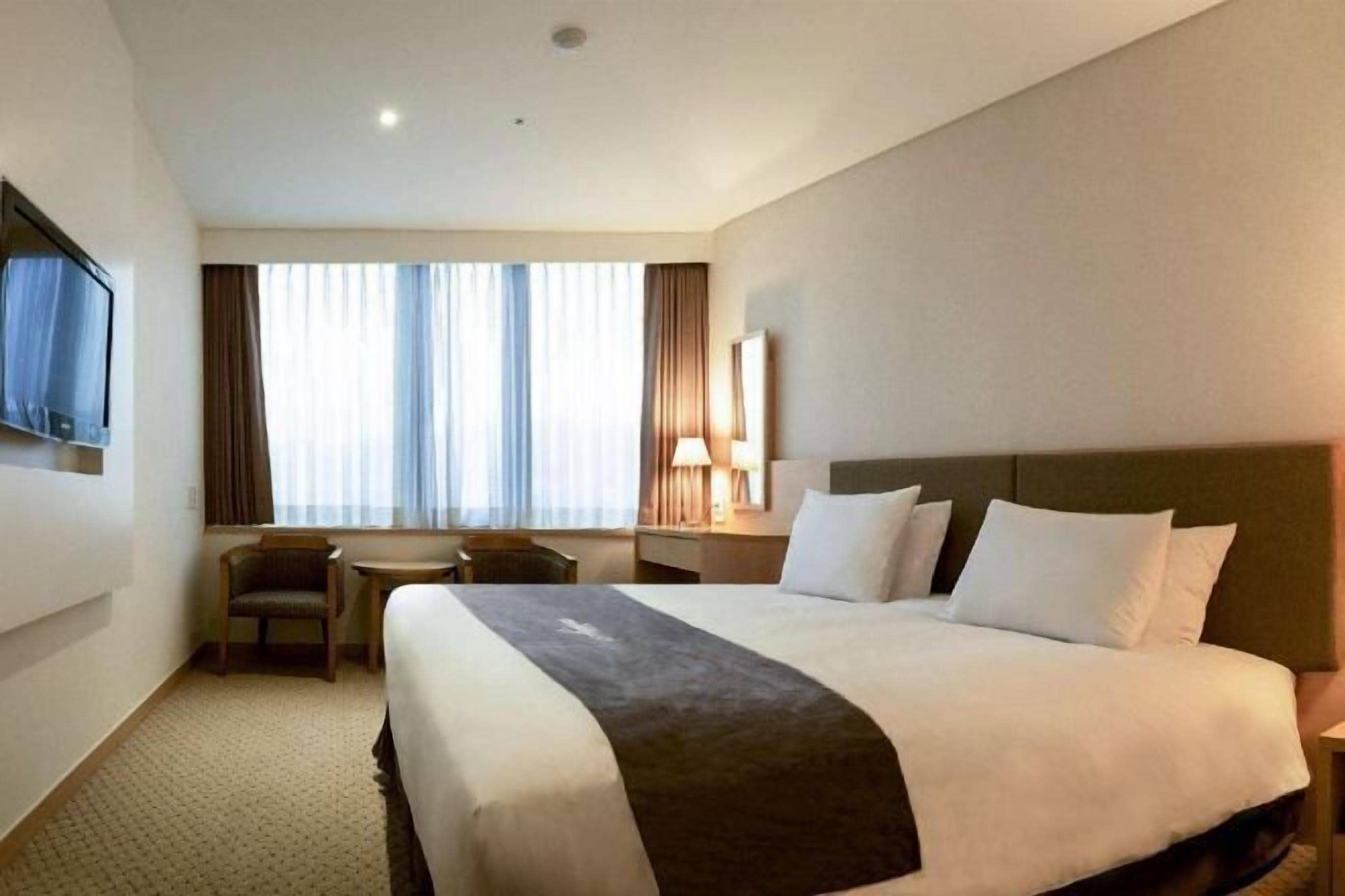 Caja de seguridad en la habitación y cortinas blackout 