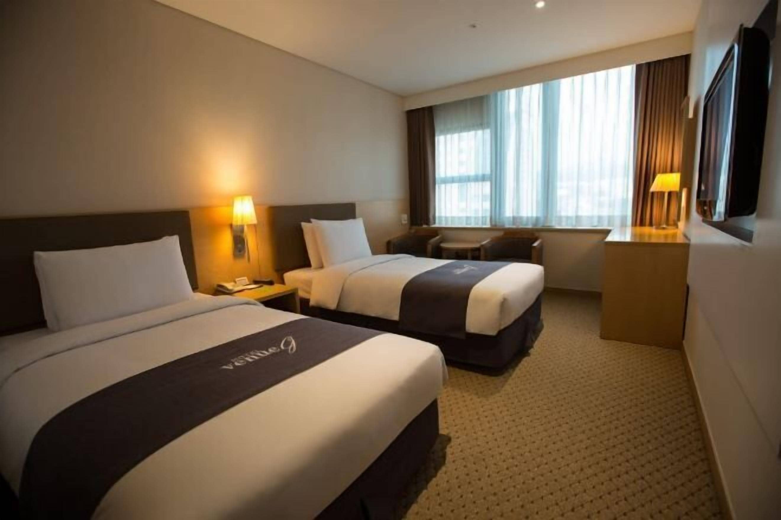 Caja de seguridad en la habitación y cortinas blackout 