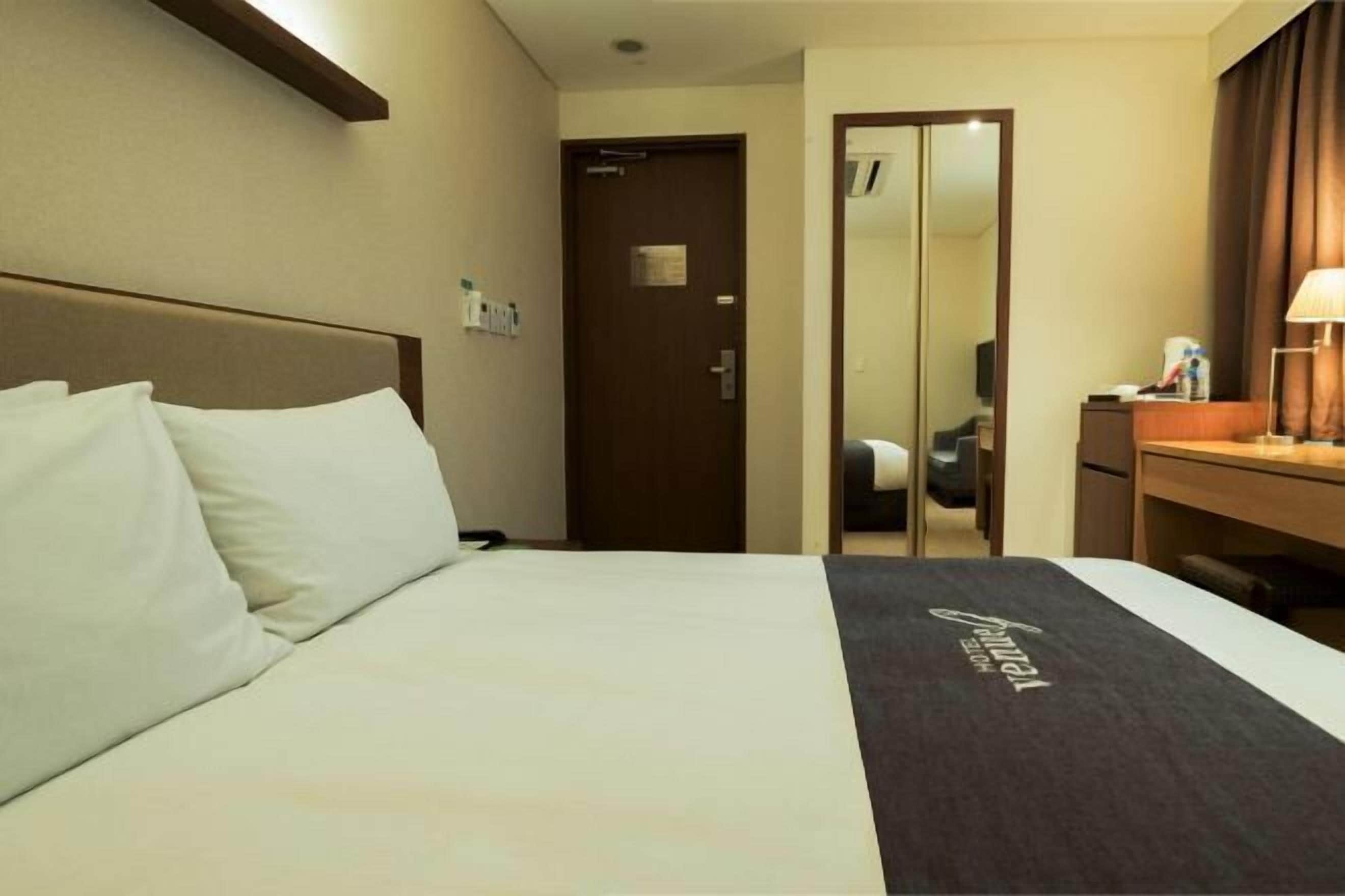 Caja de seguridad en la habitación y cortinas blackout 