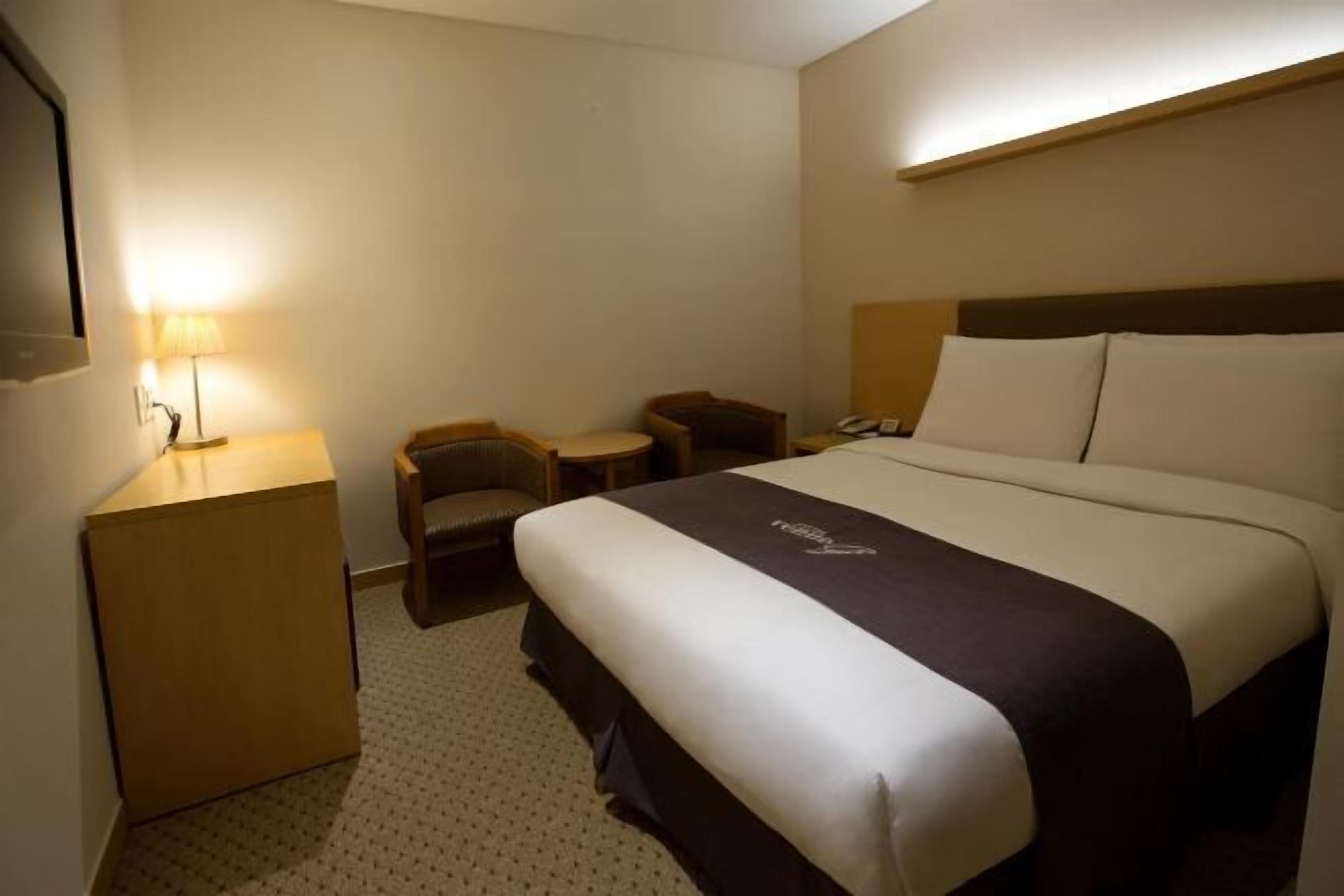 Caja de seguridad en la habitación y cortinas blackout 