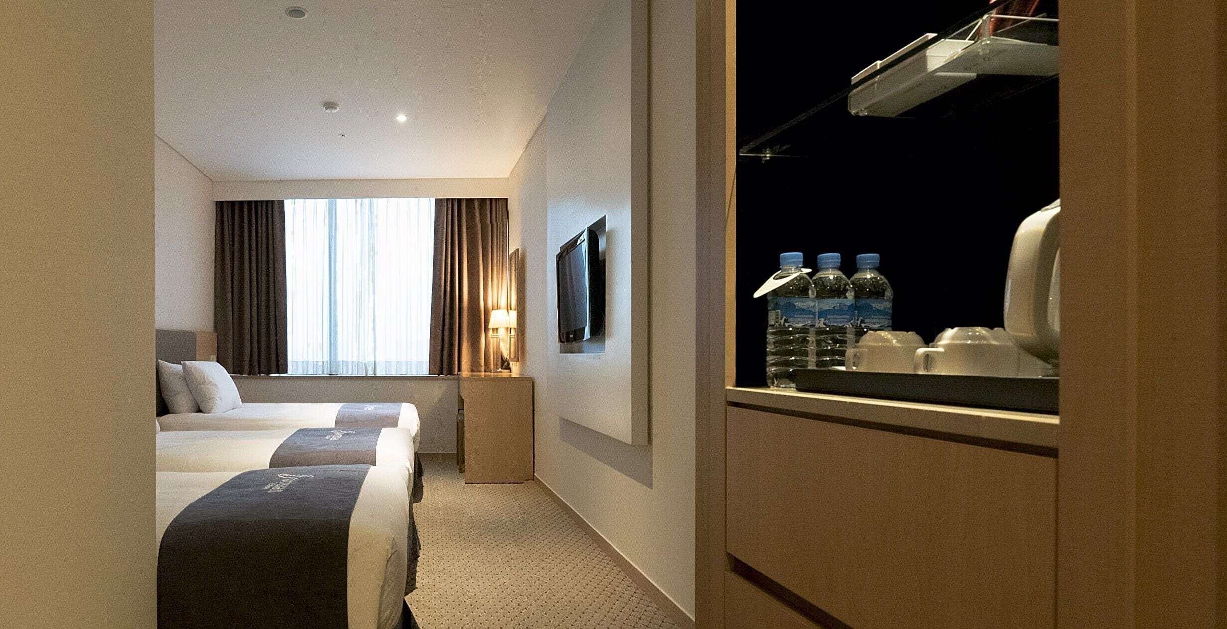 客房内保险箱、遮光窗帘、隔音、免费 WiFi