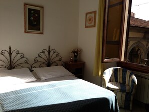 Desk, rollaway beds, free WiFi - Hostel Veronique (Florence)