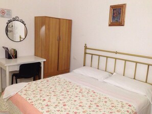 Desk, rollaway beds, free WiFi