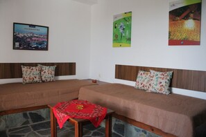 Departamento, 1 habitación | Área de sala de estar | Televisión de pantalla plana de 40 pulgadas con canales vía satélite
