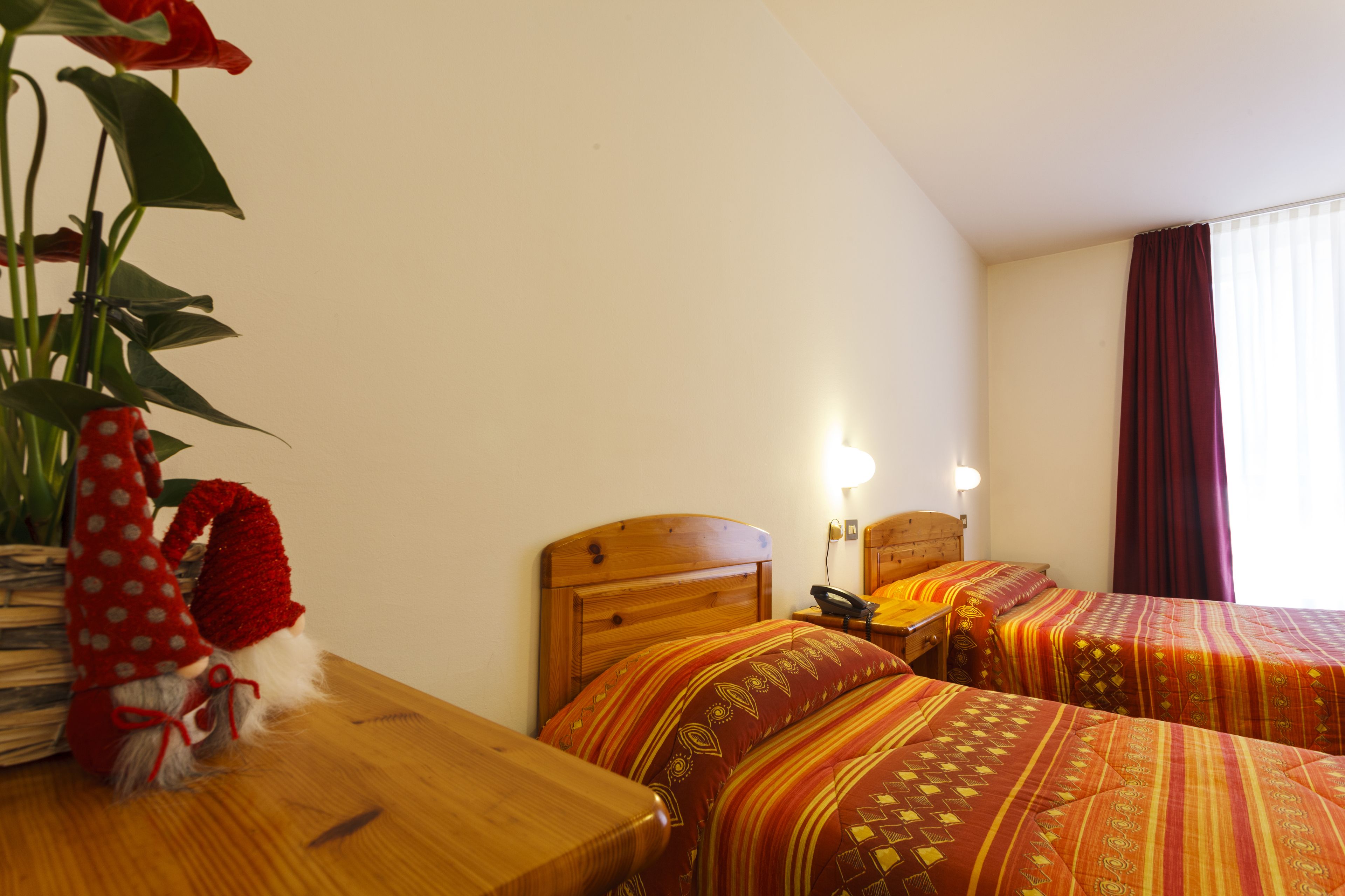 classic double room | in-room safe, desk, soundproofing, free wifi