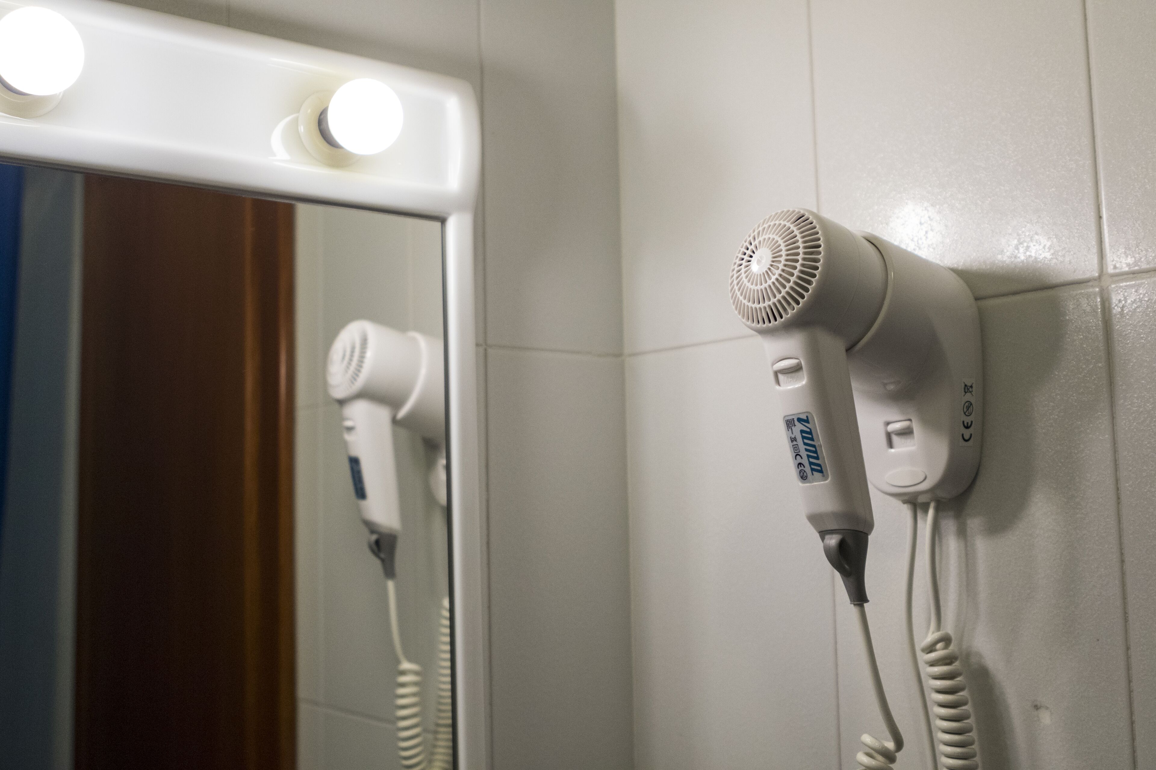 bathtub, free toiletries