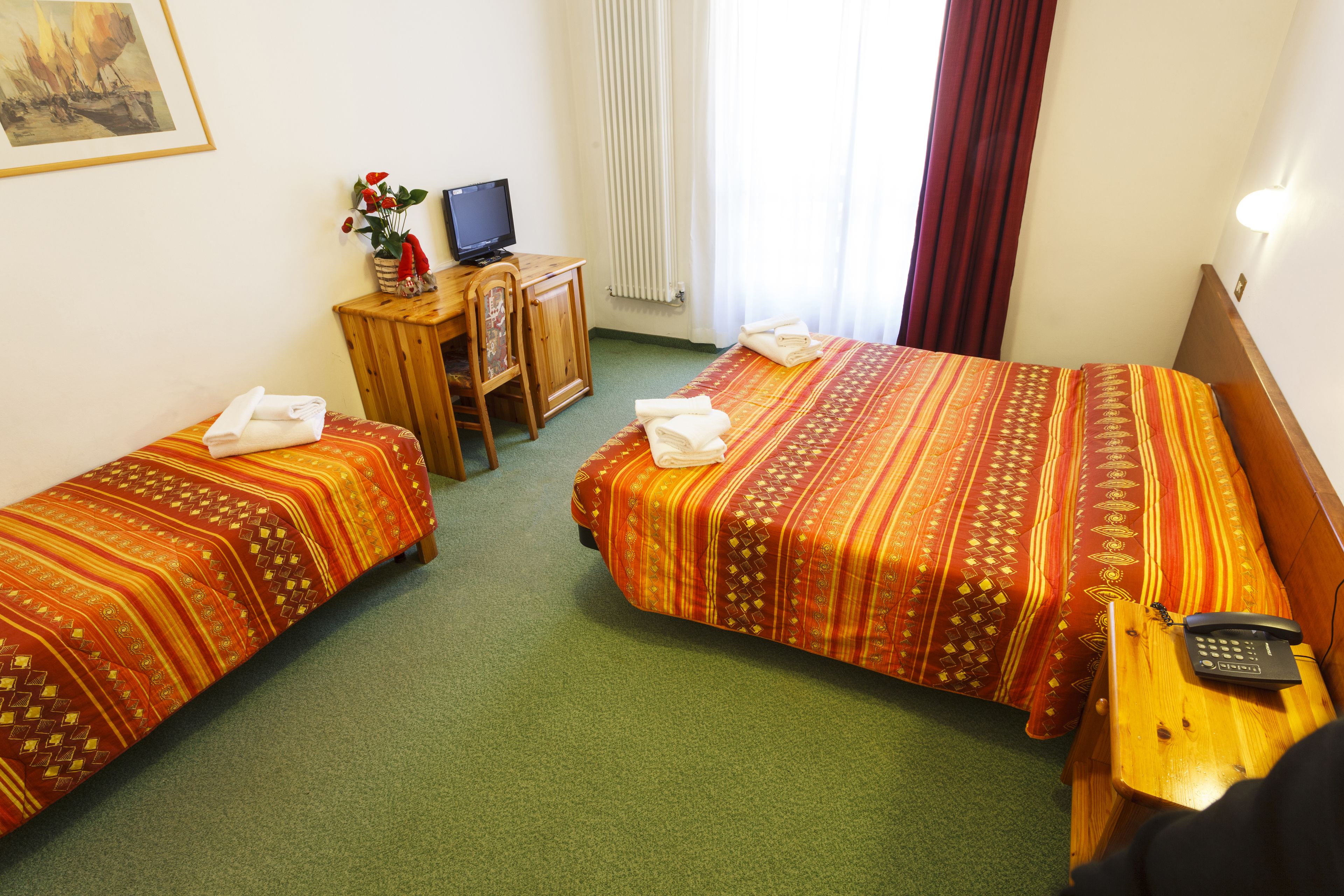 classic triple room | in-room safe, desk, soundproofing, free wifi