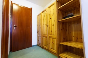 Coffres-forts dans les chambres, bureau, chambres insonorisées