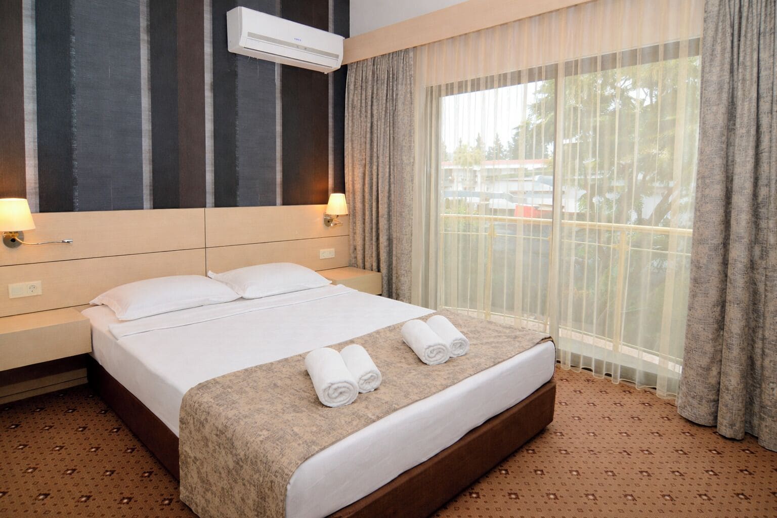 Dobbeltrom – standard | Minibar, safe på rommet, skrivebord for bærbar PC og lydisolert