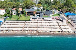 Plage privée à proximité, cabines gratuites, chaises longues