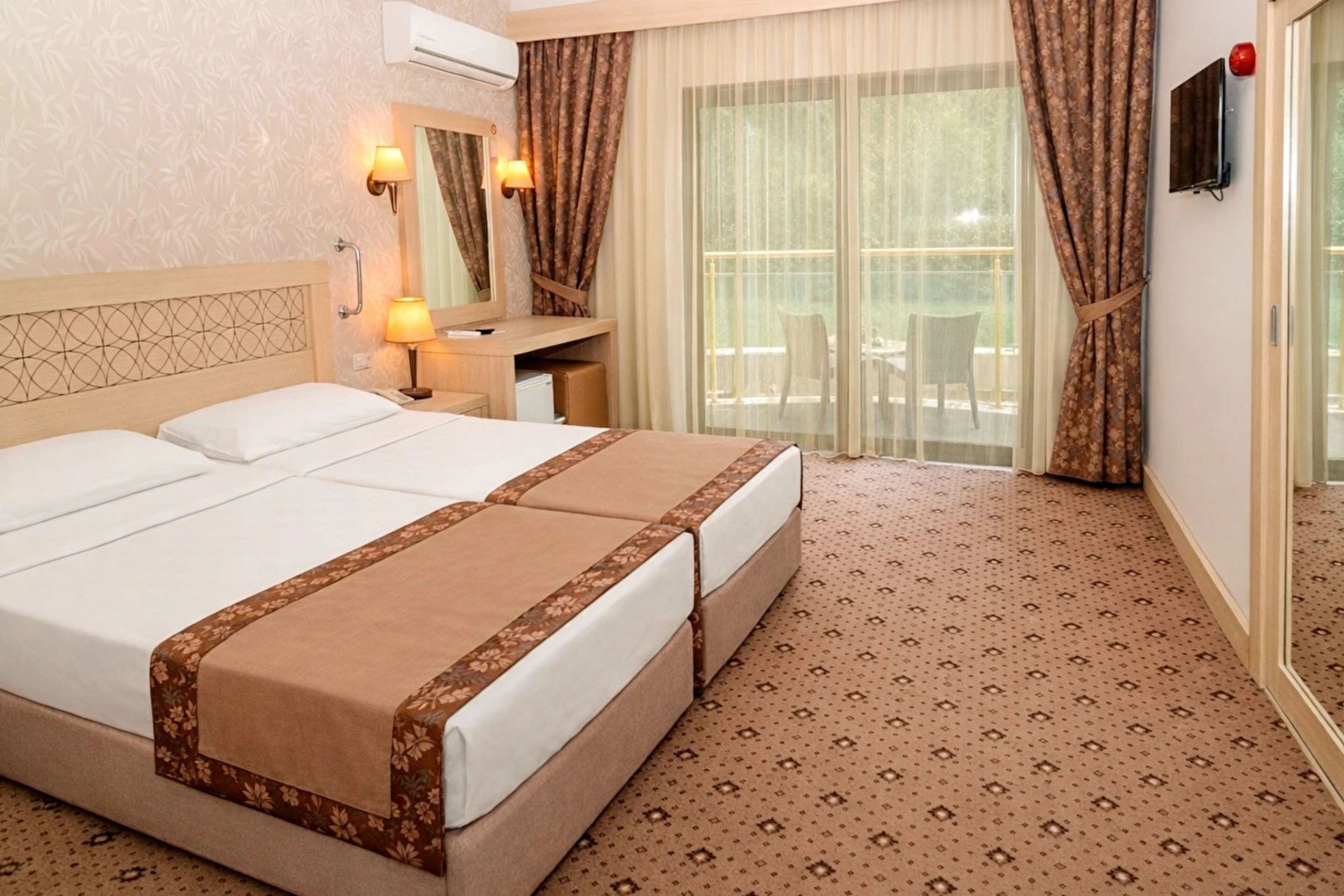 Double or Twin Room - Disability Access | Premium bedding, minibar, in-room safe, laptop workspace