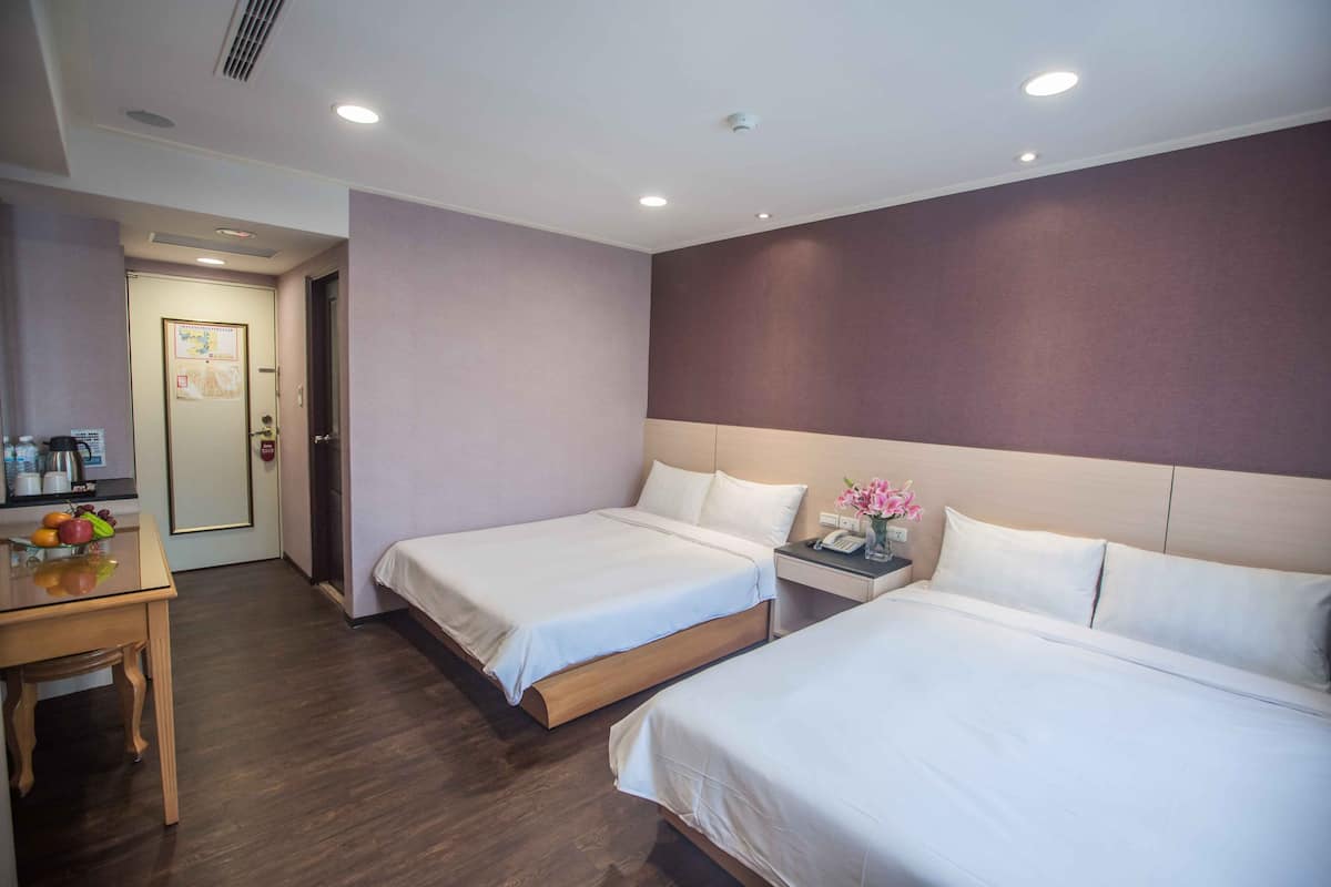 Standaard vierpersoonskamer | Een minibar, gratis wifi, beddengoed