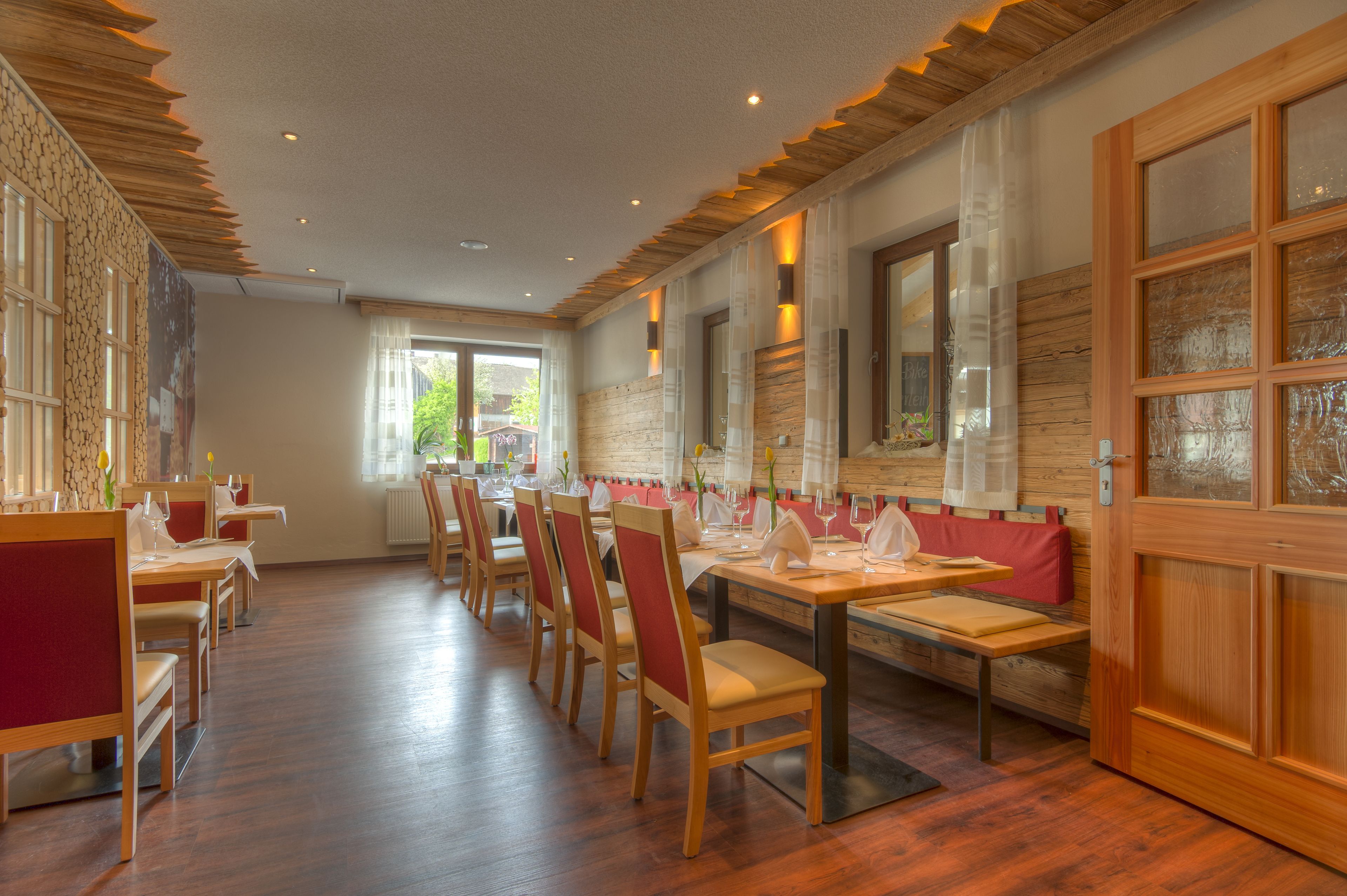 2 restaurants, regional cuisine