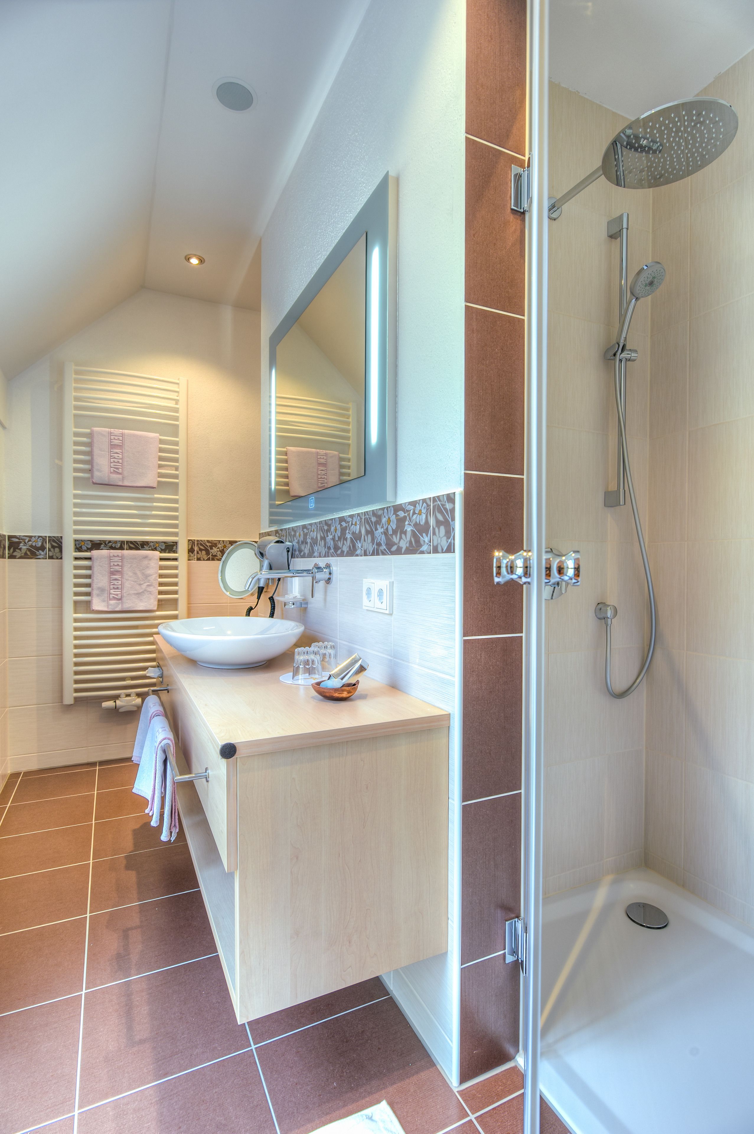 shower, free toiletries, hair dryer, towels