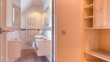 In-room safe, desk, free WiFi, bed sheets