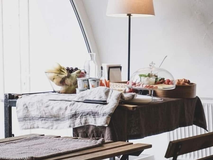 Daily cooked-to-order breakfast (EUR 15 per person)