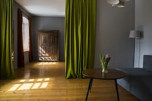 Studio | Living area