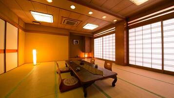In-room safe, desk, free WiFi