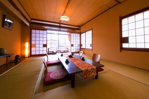 Traditional Triple Room | In-room safe, desk, free WiFi - Beppu Koraku (Beppu)