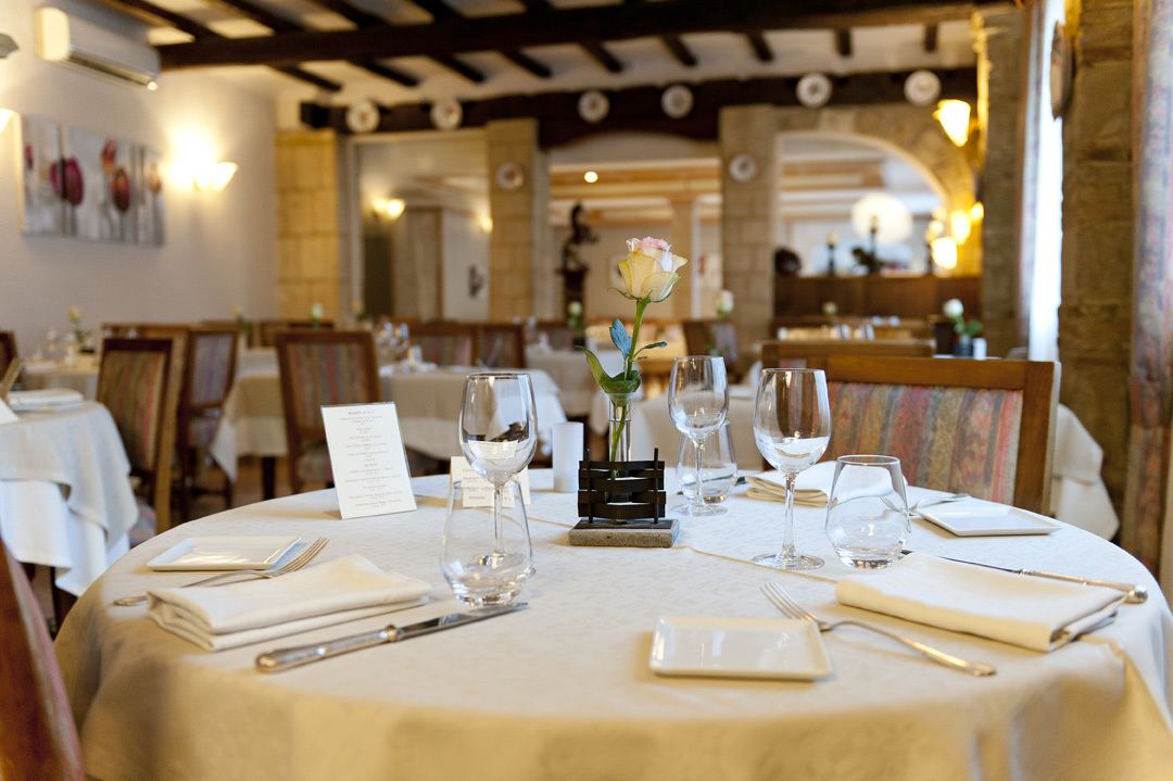 lunch and dinner served