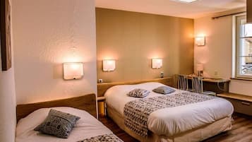 Superior Triple Room | Desk, iron/ironing board, free WiFi, wheelchair access