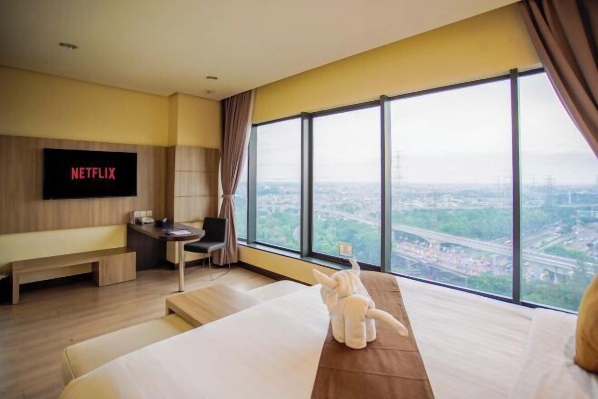 Premium bedding, in-room safe, desk, soundproofing