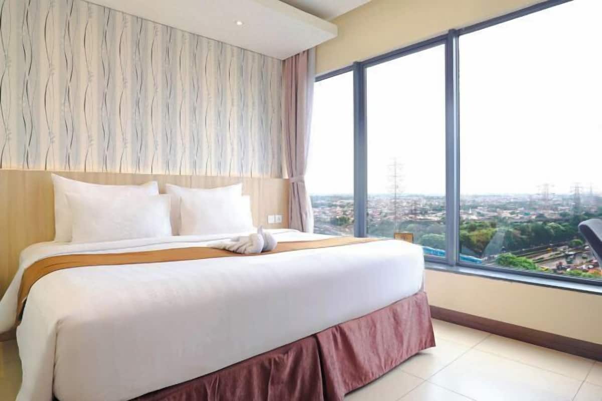 1 bedroom, premium bedding, in-room safe, desk