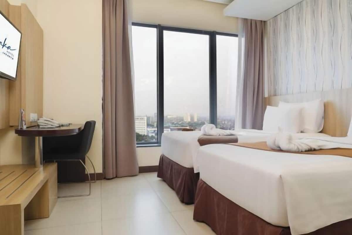 1 bedroom, premium bedding, in-room safe, desk