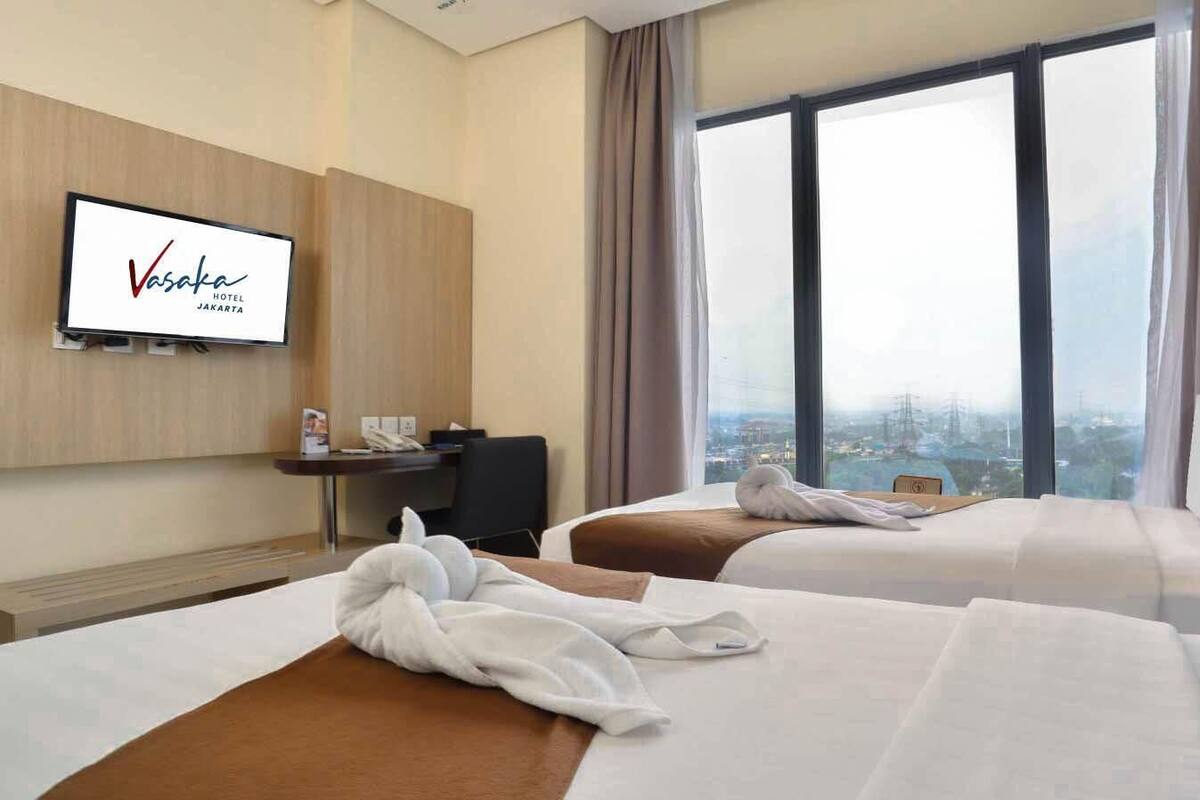 Premium bedding, in-room safe, desk, soundproofing