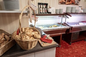 Petit déjeuner buffet servi tous les jours en supplément