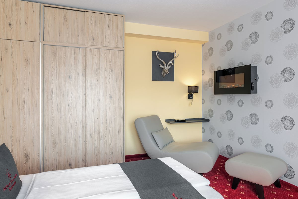 Deluxe dubbelrum | 1 sovrum, allergitestade sÀngklÀder och minibar