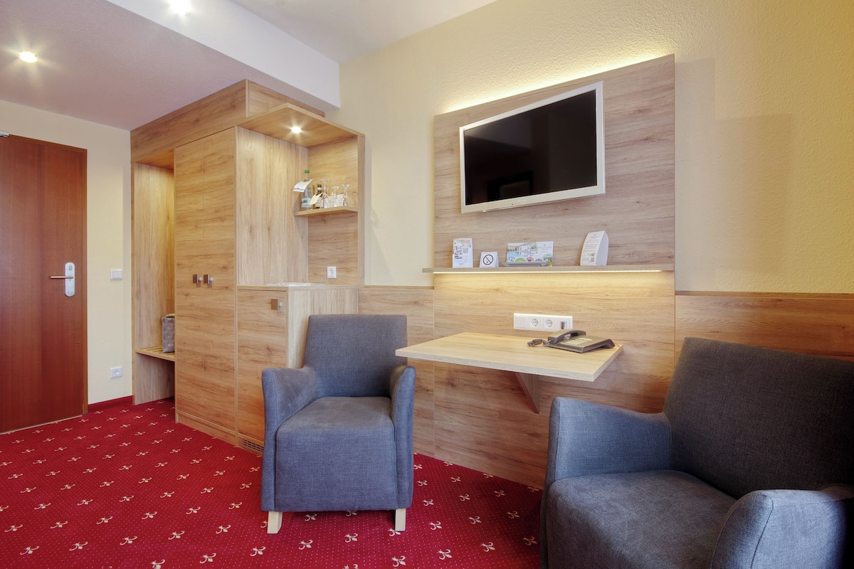 1 sovrum, allergitestade sÀngklÀder och minibar
