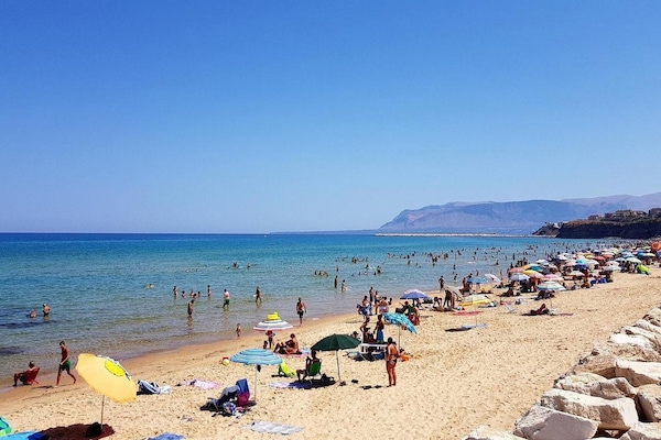 Una playa cerca, snorkel, pesca