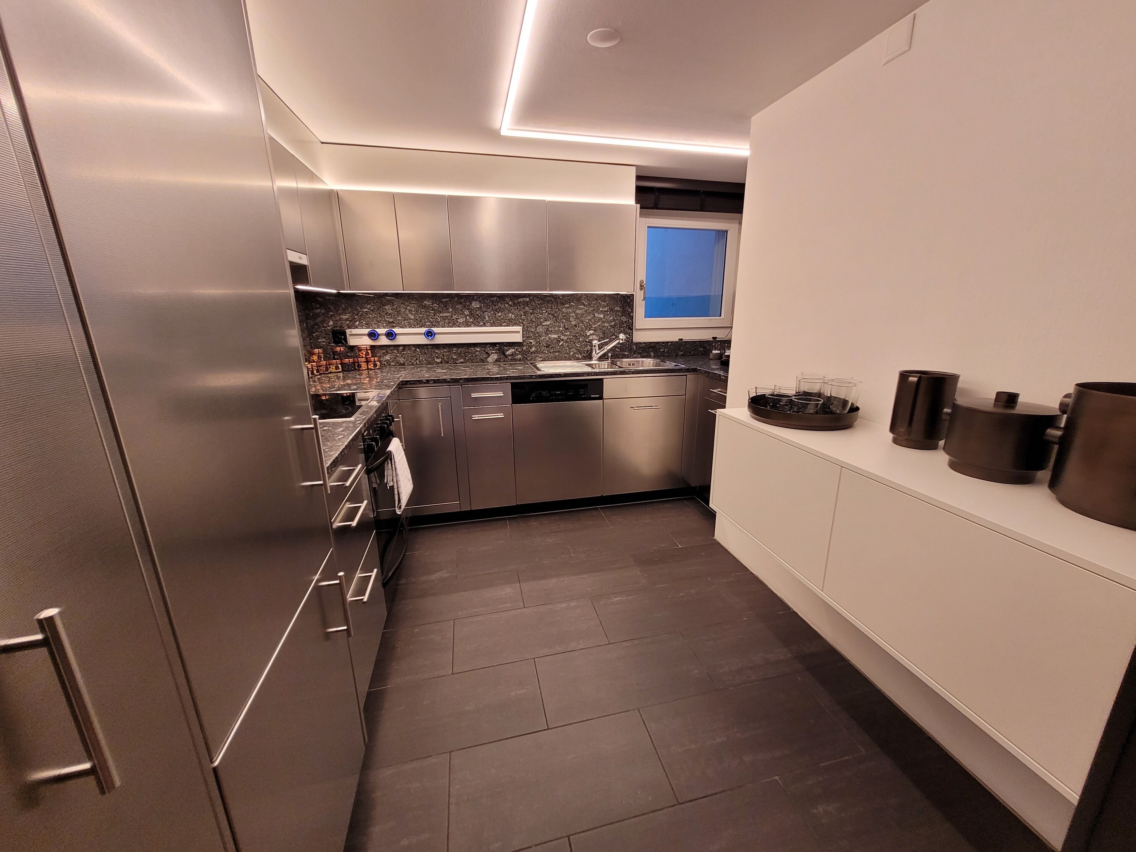 city apartment, multiple bedrooms, non smoking, city view | private kitchen | full-sized fridge, oven, stovetop, dishwasher