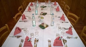 Lunch and dinner served