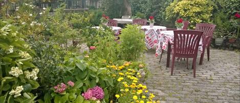 Aperto a pranzo e cena, cucina regionale