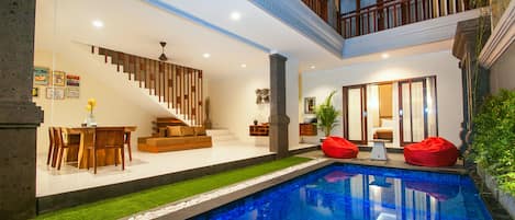 Innenpool, Außenpool