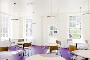 Cafe - Via Lewisham - Hostel (London)