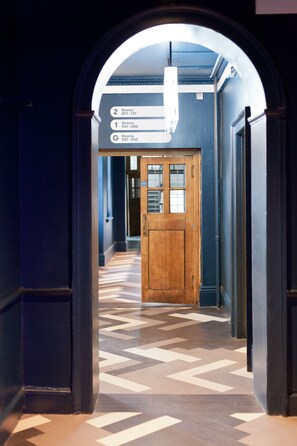 Hallway - Via Lewisham - Hostel (London)