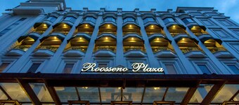 Toeti Roosseno Plaza